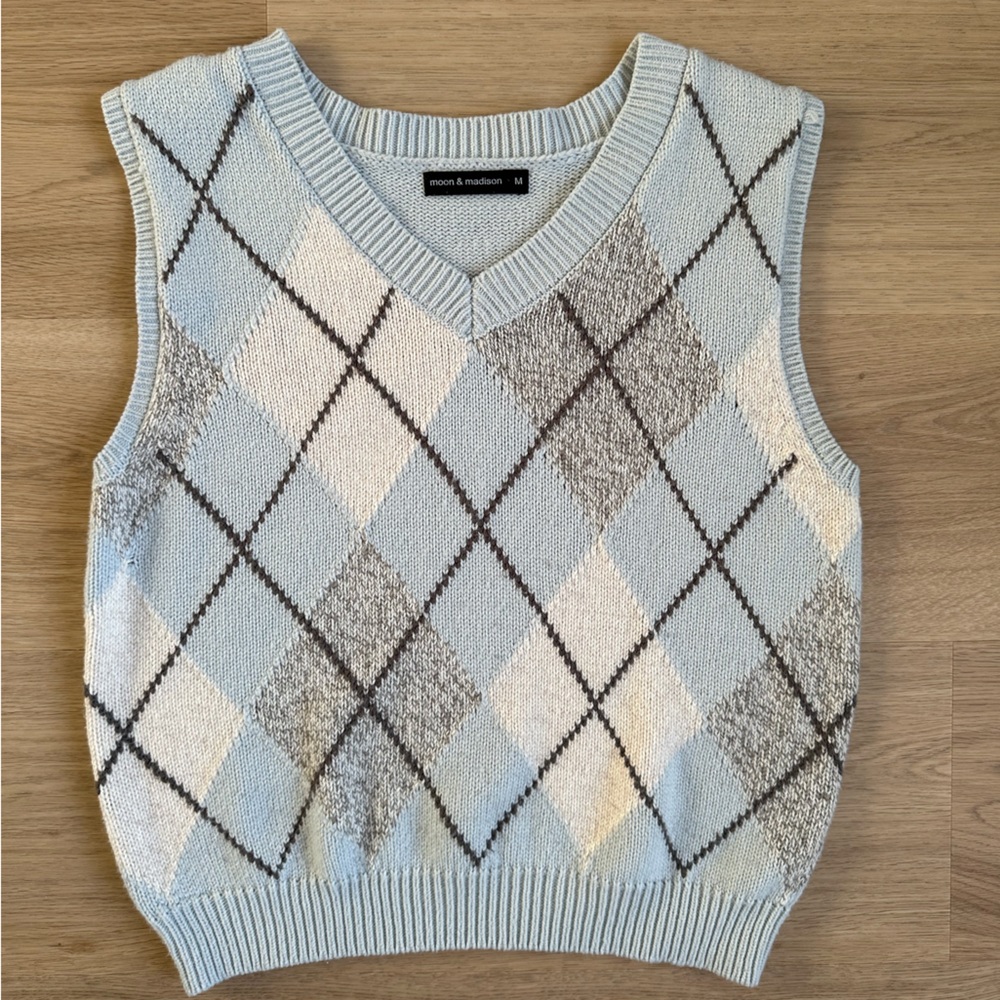 🌙 MOON & MADISON Argyle Sweater Vest